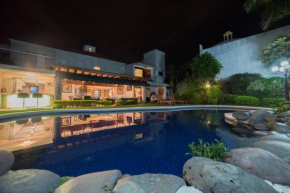 Casa DE LUJO en Lomas de Cuernavaca con jacuzzi